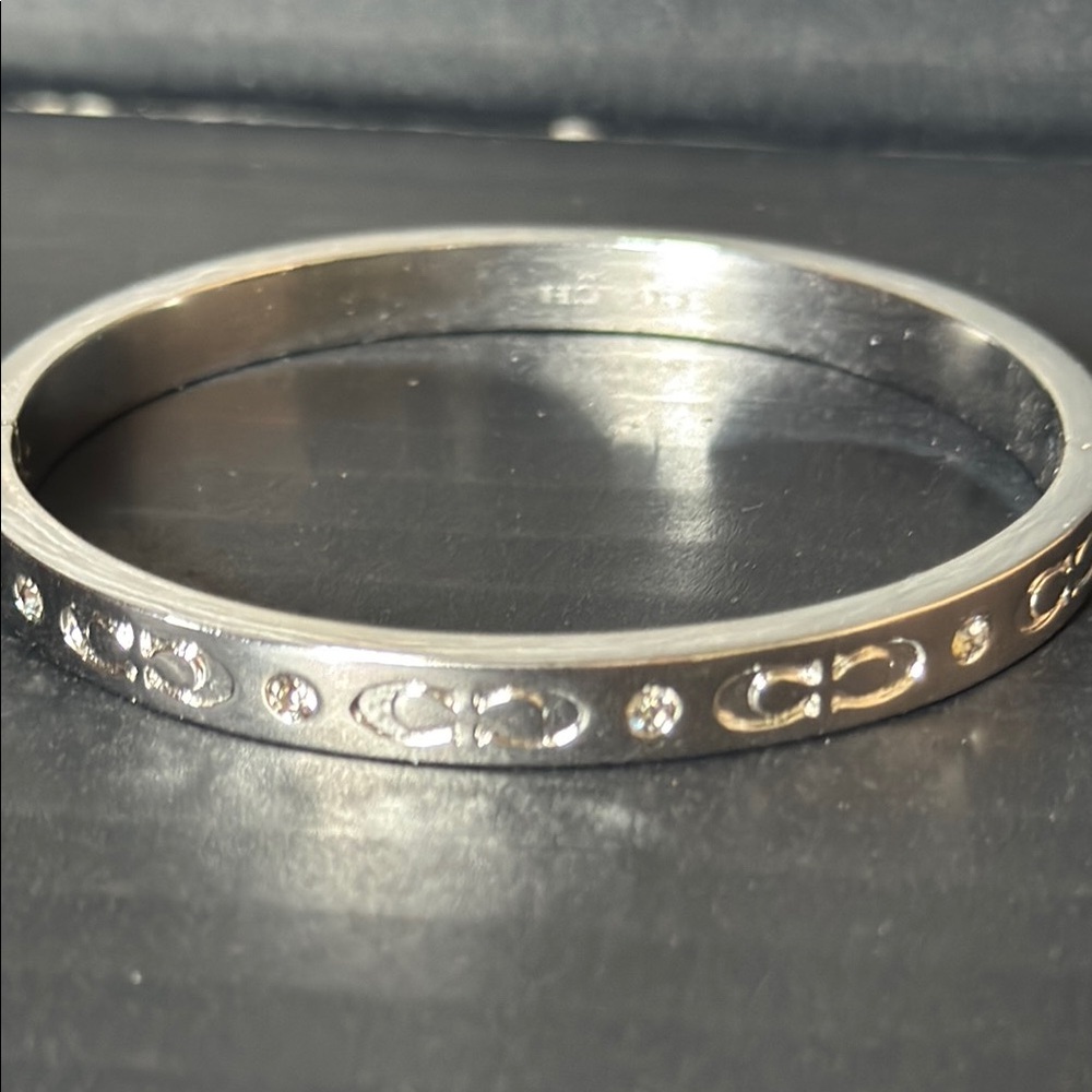 NWOT Coach Kissing C hinged bangle bracelet